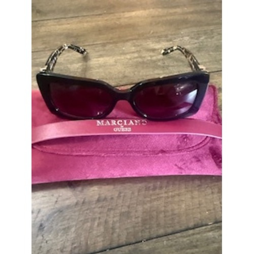 Marciano by Guess‎ Black Rectangular Cat Eye Sunglasses Gold M Logo with Pouch